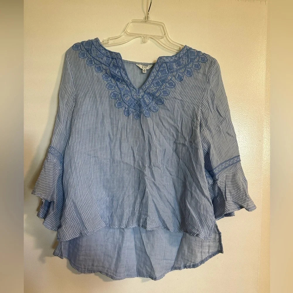 Crown & Ivy XS Blue and White Blouse